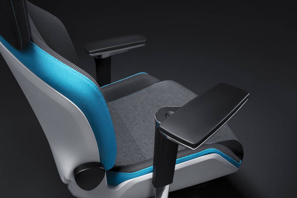 Die 5D-Armlehnen des RECARO Exo FX und Exo Platinum bieten zahlreiche Einstellmöglichkeiten.